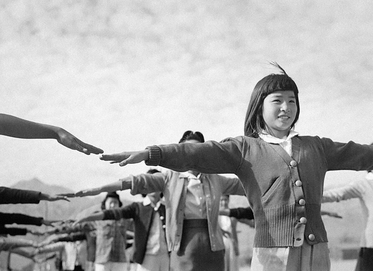 04 800px Manzanar calisthenics 0016u